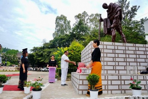Tripura Governor Indra Sena Reddy Nallu paid floral tributes to Mahatma Gandhi at Aizawl Tripura Governor Indra Sena Reddy Nallu paid floral tributes to Mahatma Gandhi at Aizawl